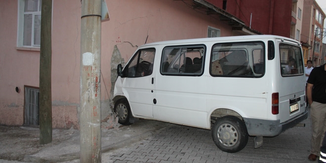 Ak Parti'li belediye meclis yesi kaza yapt: 2 yaral