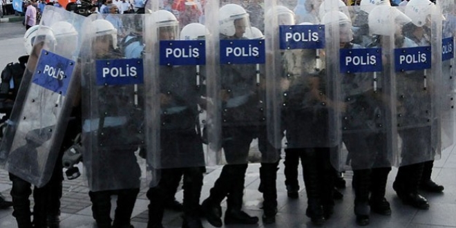 Kadıköy'de izinsiz gösteri: 4 kişi gözaltına alındı
