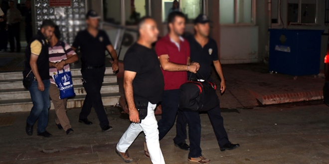 Manisa'da 10 infaz koruma memuru tutukland