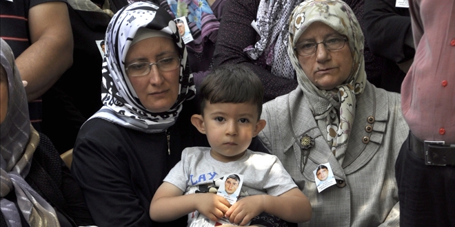 'Sen şehidin oğlusun, ağlama. Baban da öyle istiyordu'