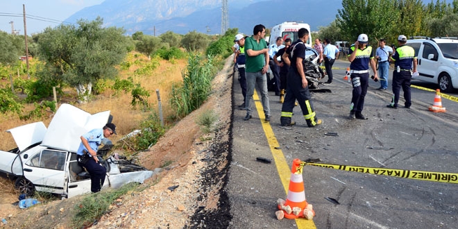 Manisa'da trafik kazası: 2 ölü, 2 yaralı