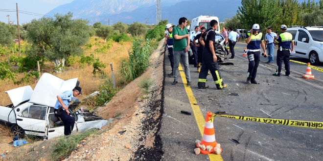 Manisa'da trafik kazas: 2 l, 2 yaral