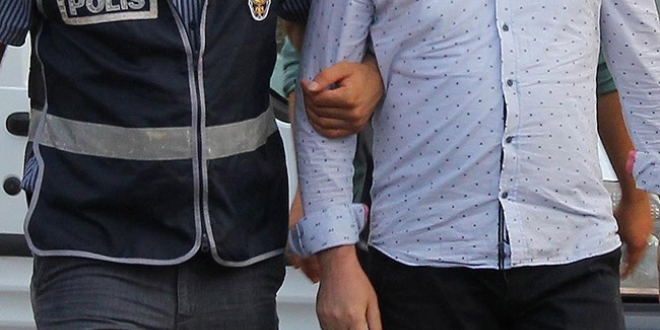 Hakkari'nin görev yapan bir öğretmen tutuklandı