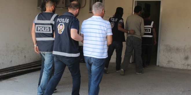 11 ilde gözaltına alınan 9 polis tutuklandı