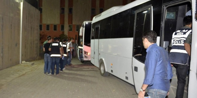 Sleyman Demirel niversitesi personeli 9 kii tutukland
