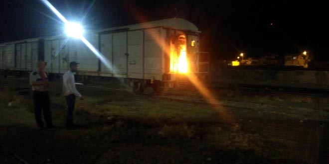 PKK, kömür yüklü vagonları ateşe verdi