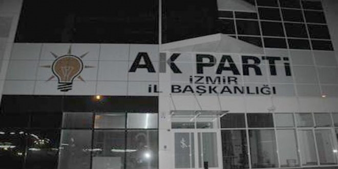 İzmir'de AK Parti'li 3 ilçe başkanı istifa etti