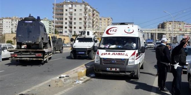 Diyarbakır'da zırhlı polis aracı kaza yaptı: 1 yaralı