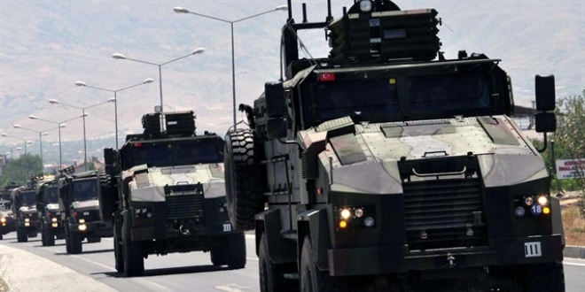 Suriye sınırındaki Kilis'e, askeri sevkiyat yapıldı