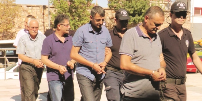 İhraç edilen bürokrat ünvanını kullanamaz