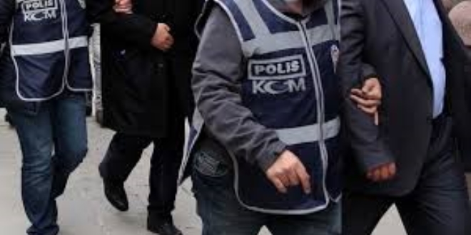 Manisa'da ilçe emniyet imamları ve 13 kişi gözaltına alındı