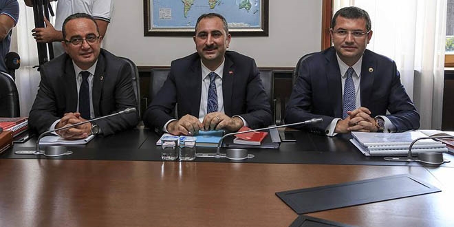 Anayasa Komisyonu maddelerin yazımına başladı