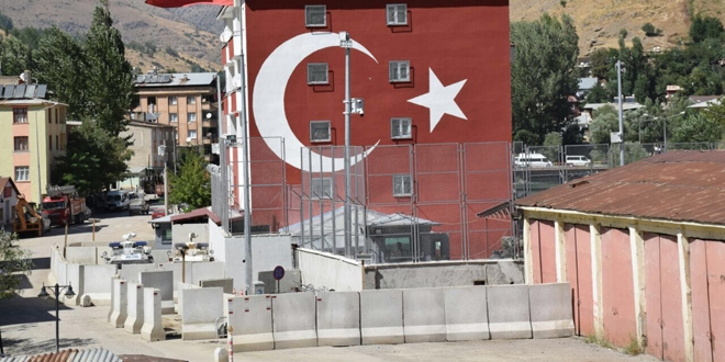 Van'da terör saldırılarına beton bariyerli önlem