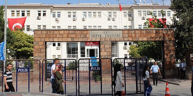 Iğdır'da 2 ilçe kaymakamı gözaltına alındı