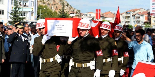 Şehit askerler son yolculuklarına uğurlandı