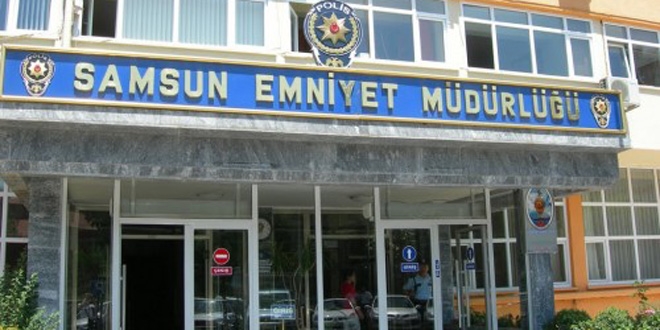 Kendisine ceza yazan polisi darbettiği iddiası