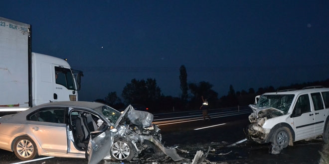 Çanakkale'de trafik kazası: 2 ölü, 2 yaralı