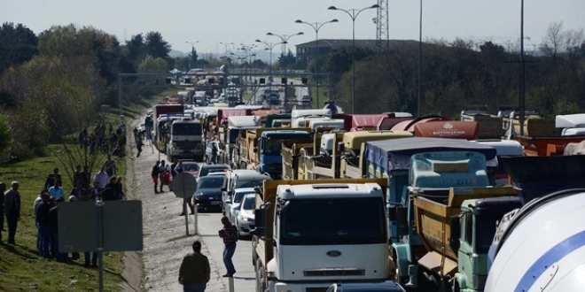 Hafriyat kamyonlarından Yavuz Sultan Selim köprüsünde eylem