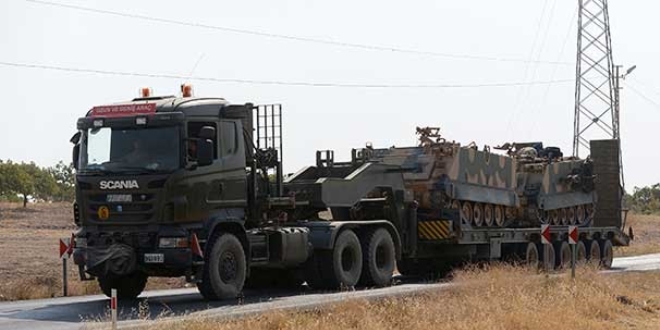 Sınıra zırhlı araçlar ve tanklarla takviye edildi