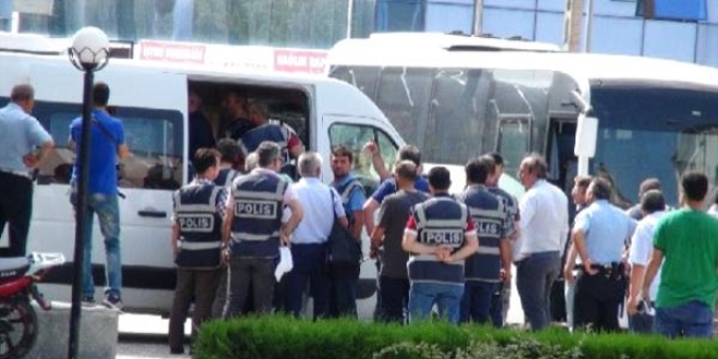 Gaziantep'te 73 polis ve 4 infaz koruma memuru tutukland