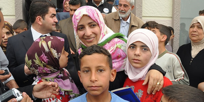 Türkiye'deki sığınmacılara harcama kartı dağıtılacak