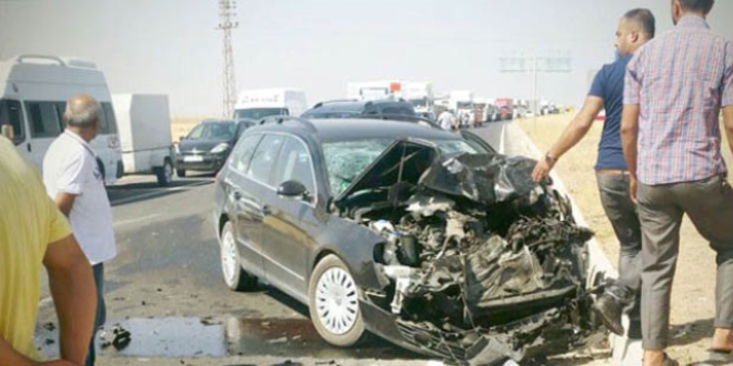 Nusaybin'de otomobille minibüs çarpıştı: 10 yaralı