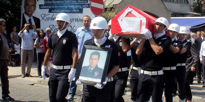 Şehit polis memuru Manisa'da toprağa verildi
