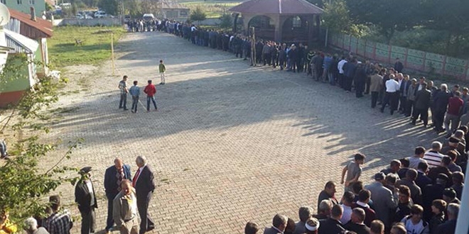 İmam kapıları kapattı, bayramlaşmadan bırakmadı