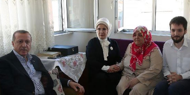 Cumhurbaşkanı Erdoğan'dan şehit ailelerine ziyaret