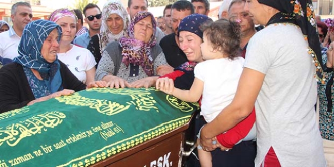 Öldürülen güvenlik görevlisinin cenazesi toprağa verildi