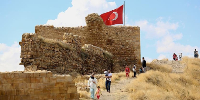 Bayburt Kalesi'ne yoğun ilgi gördü