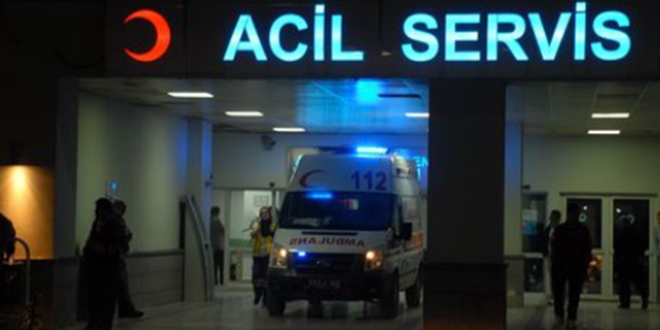 Traktör römorkundan düşen 16 işçi yaralandı