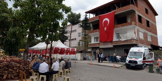 Şehit Uzman Çavuş Akatay'ın, babaevine acı haber ulaştı