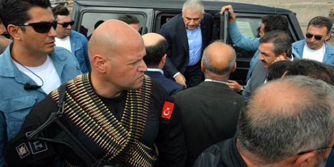 Başbakan Yıldırımın koruma ekibinde dikkat çeken ayrıntı