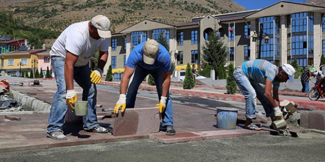 Okulların bakım onarımını Ahıska Türkleri yaptı