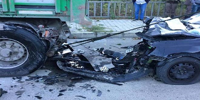 Trabzon DHMİ Müdür yardımcısı kaza yaptı: 2 ölü