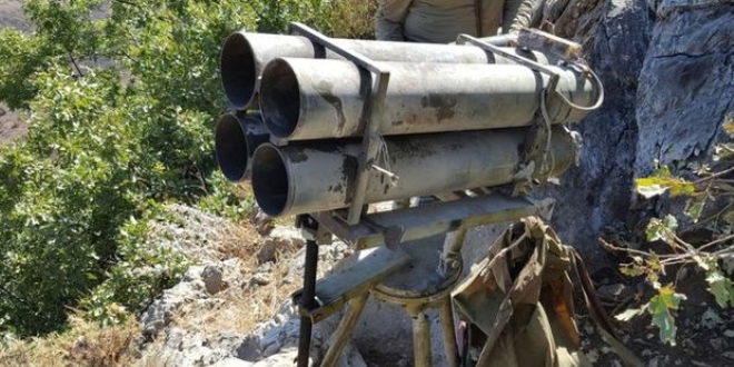 Çukurca'da teröristlere ait ÇNRA ele geçirildi