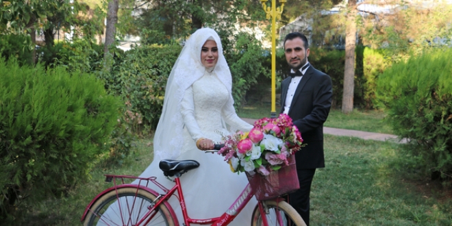 Üniversite bahçesi fotoğraf stüdyosuna dönüştürüldü