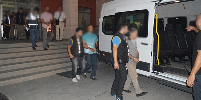 Manisa'da 6 öğretmen tutuklandı
