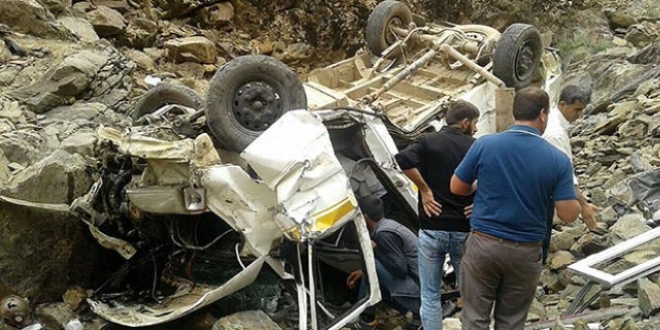 Bingöl'de minibüs uçuruma devrildi: 4 ölü, 12 yaralı