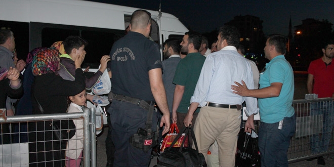 FETÖ'nün sözde 'ilçe ablası' ile 'ilçe abileri' tutuklandı