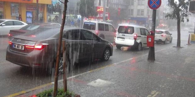 Meteorolojiden bazi illerimiz iin kuvvetli ya uyars