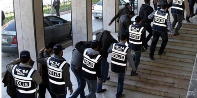 Adana ve Kahramanmaraş'ta 17 öğretmen gözaltına alındı
