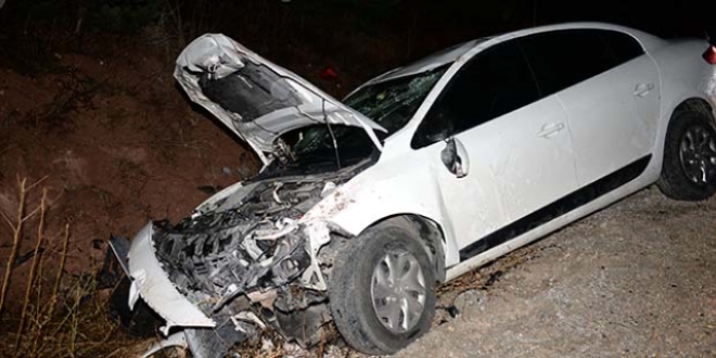Tokat'ta otomobil devrildi: 3 yaral