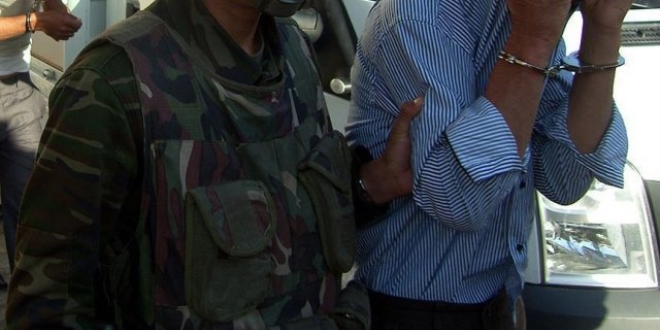 Hakkari'de bir terörist teslim oldu