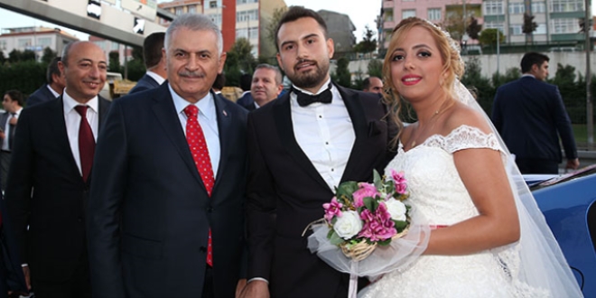 Başbakan Yıldırım'dan gelin ile damada sürpriz