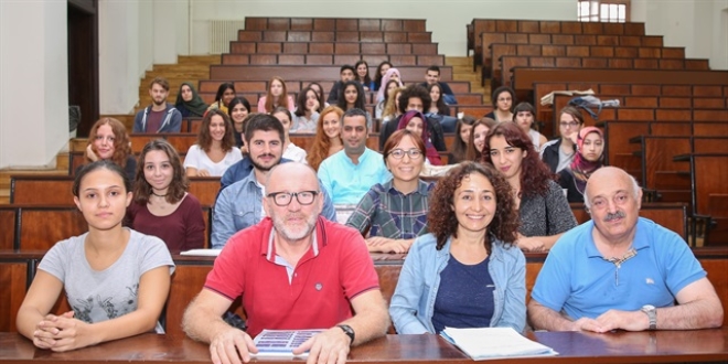Emekli olmak varken, hayalleri onları üniversiteli yaptı