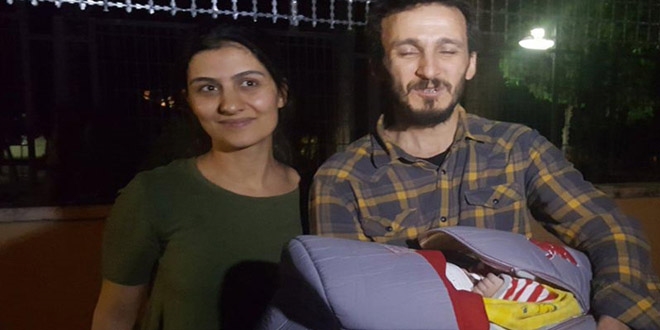 Bebeğini 2 gün emniyette emziren öğretmen serbest bırakıldı