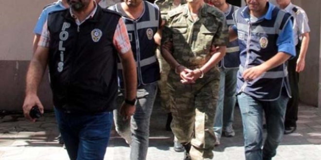 Kars'ta 35 askeri personel gözaltına alındı