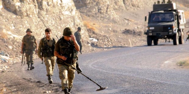 Siirt'te askeri konvoyun geçişi sırasında patlama
